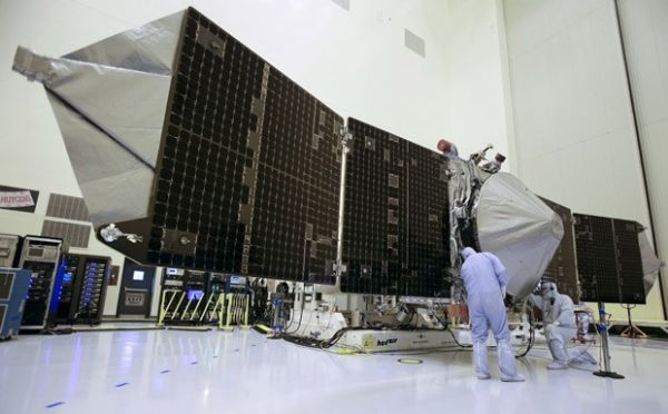 Cientistas da Nasa fazem testes em espaonave que orbitar Marte