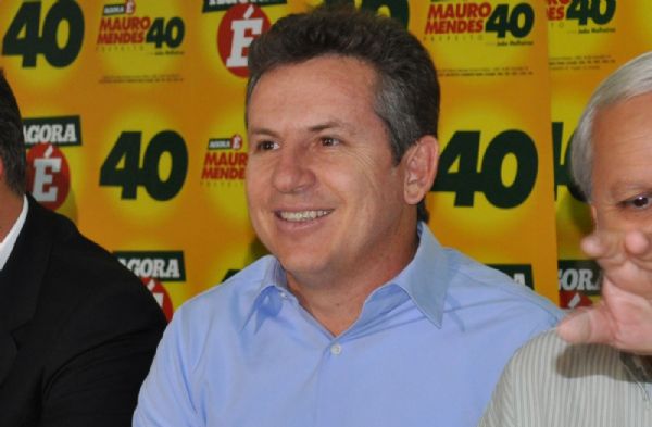 Mauro Mendes arrecada mais e tem dbito de R$ 588 mil em 2 meses