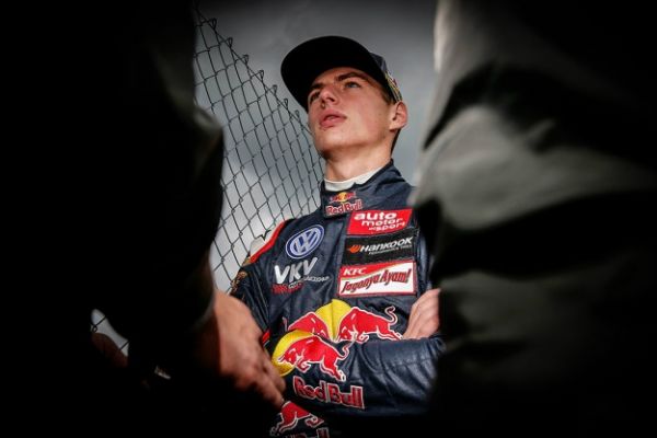 Toro Rosso anuncia piloto de 16 anos para temporada 2015