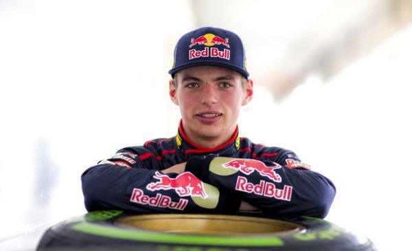 Max Verstappen se tornou o mais jovem a participar de um treino de F-1, aos 17 anos com a STR