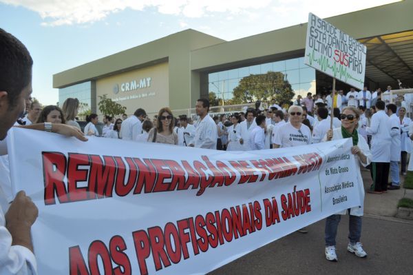 Mdicos protestaram em Cuiab na semana passada por melhores condies e valorizao