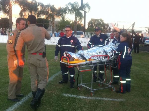 O jovem foi levado pelo helicptero do Graer ao Hospital Evanglico de Curitiba