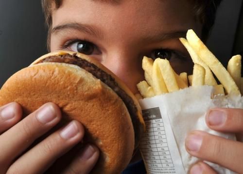 Obesidade infantil pode trazer riscos, alertam especialistas
