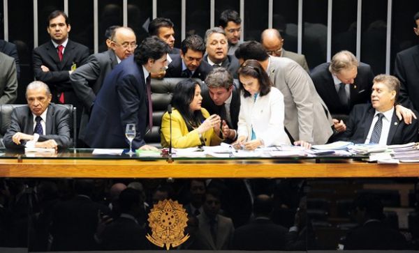 Deputados articulam derrubada de vetos polmicos de Dilma