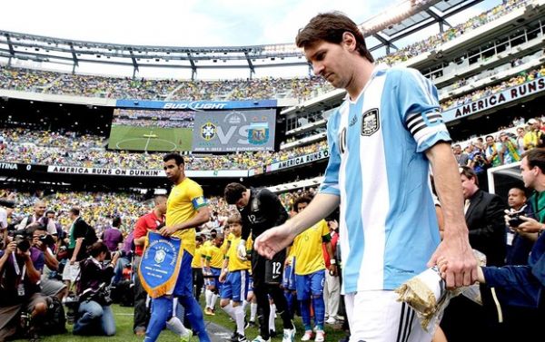 Futuro papai, Messi completa 25 anos e diz que ainda tem muito a aprender