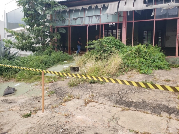 Corpo de morador de rua  encontrado carbonizado em terreno na avenida do CPA