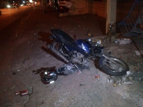 Caminho bate contra moto de aluno oficial da PM e foge; vtima est no PSMC em estado grave