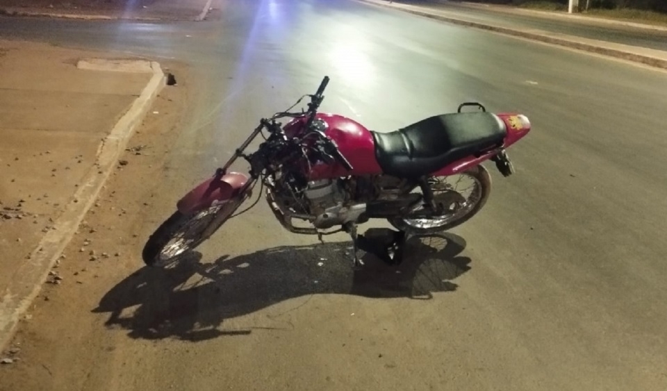 Adolescente de 17 anos morre aps colidir moto contra poste em Vrzea Grande