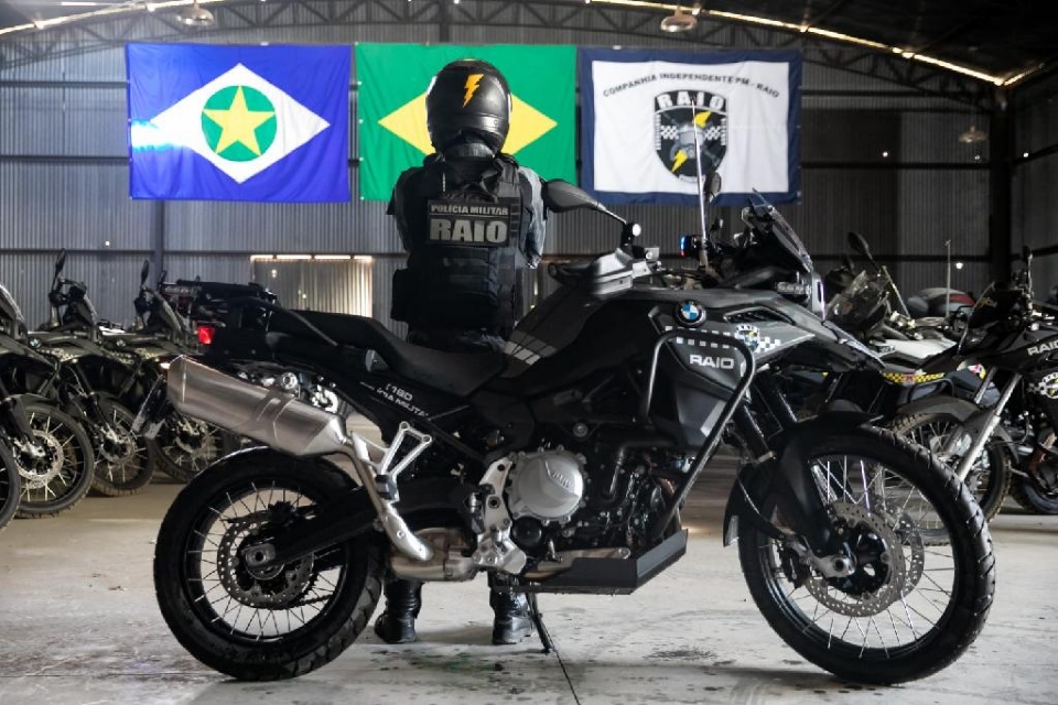 Mauro entrega motos BMW, caminhonetes, drones e mais para segurana pblica; veja itens