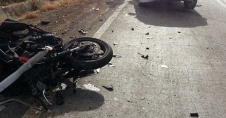 Motociclista de 21 anos fora ultrapassagem e morre ao colidir com carreta