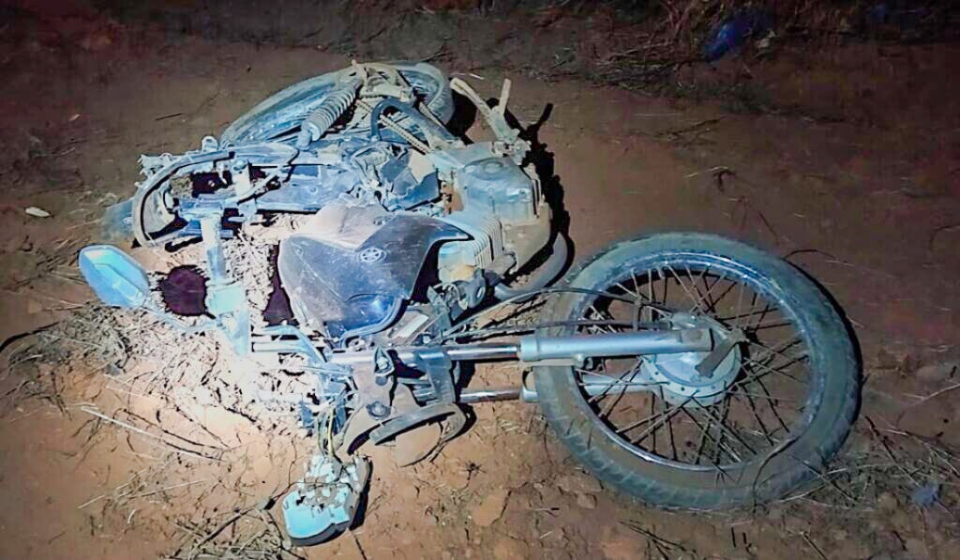 Ocupante de motocicleta morre em coliso com Hilux na BR-163