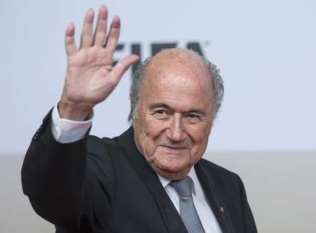 Fifa, presidida por Joseph Blatter, encerra processo sobre possvel compra de votos em processo eleitoral para sedes de 2018 e 2022
