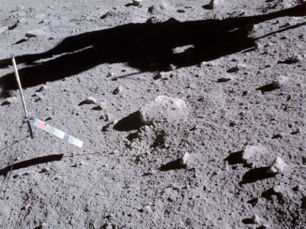 Estudo detecta gua no interior de cristais sobre superfcie da Lua