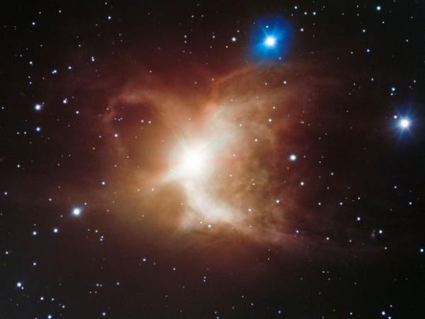 Nebulosa em forma de 'borboleta celeste' rodeia estrela gigante vermelha