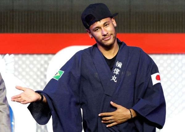 Neymar usa quimono em evento realizado nesta quinta-feira em Tquio, no Japo