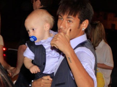 Pai de Neymar se revolta com parto de R$ 45 mil e mdico vai  Justia