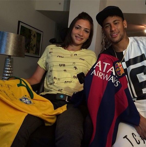 Neymar tira folga da seleo brasileira para visitar Lais Souza nos EUA