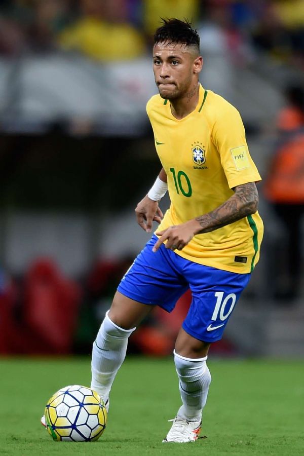 Dunga aponta perseguio dos rbitros a Neymar
