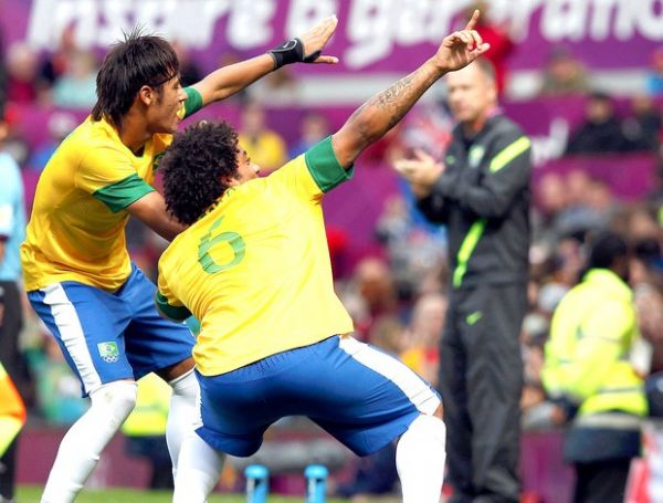 Brasil vira e ganha vaga com belos gols;Neymar  s responsabilidade
