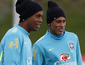 Neymar destaca parceria com R10 e exalta dolo: 'Um gnio, um mito'