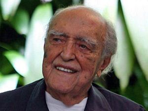 Arquiteto Oscar Niemeyer de 104 anos  internado com infeco urinria