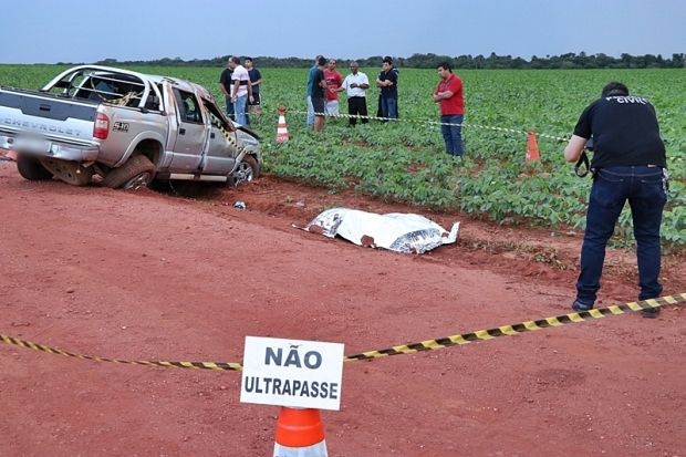 Servidor pblico de prefeitura morre em capotamento de S10 em estrada de cho