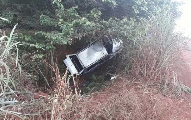 Homem morre e dois ficam feridos aps carro capotar em rodovia de Mato Grosso