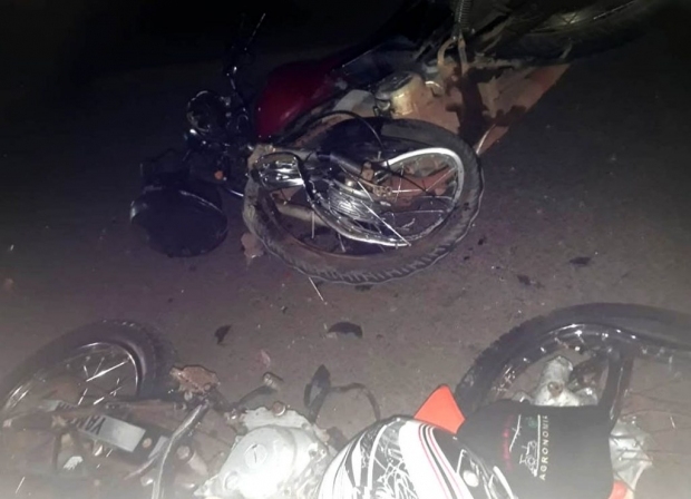 Motociclista de 25 anos morre aps colidir com outra moto