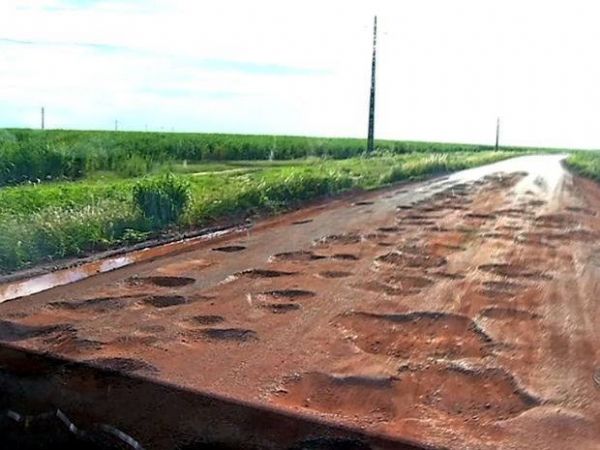 Trecho entre Nova Olmpia e Tangar da Serra est praticamente intransitvel