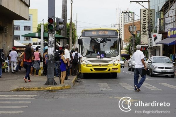 Viagens de nibus atrasam at 30 minutos por passageiros sem recarga no carto