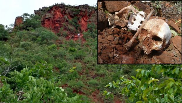 Ossadas encontradas em fazenda so de pai e dois filhos; polcia acredita em desmoronamento;  fotos 