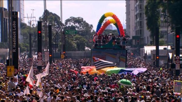 Parada Gay promete 18 trios, Valesca Popozuda e atrizes estrangeiras