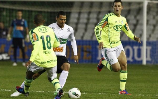 Palmeiras sai na frente, Coxa empata, e rivais continuam mal no Brasileiro