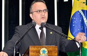 Senador Pedro Taques ( PDT) de Mato Grosso