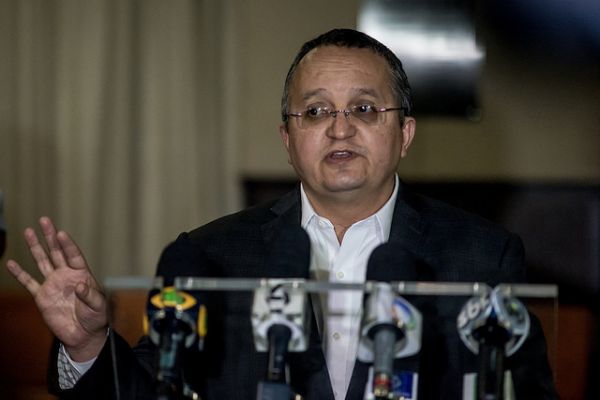 Pedro Taques admite diminuir trajeto do VLT em Cuiab, e defende concluso da obra