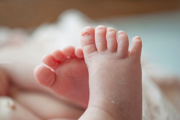 Recm-nascido de quatro dias engasga com leite materno e morre em MT