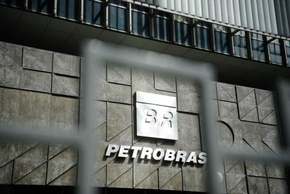 Petrobras reduz cargos em diretorias e gerncias