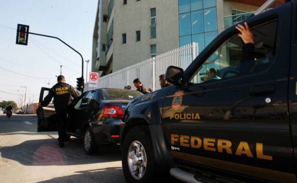 PF prende advogado, policial e outras quatro pessoas em Mato Grosso
