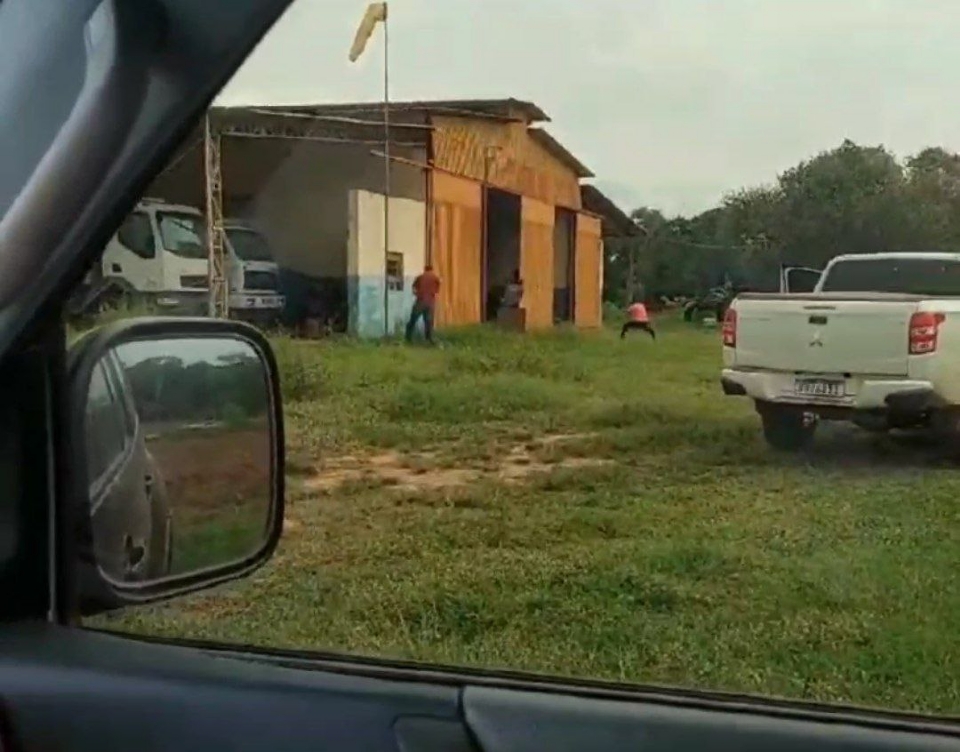 Vdeo mostra momento em que policiais entram em hangar segundos antes de idoso ser morto com tiro