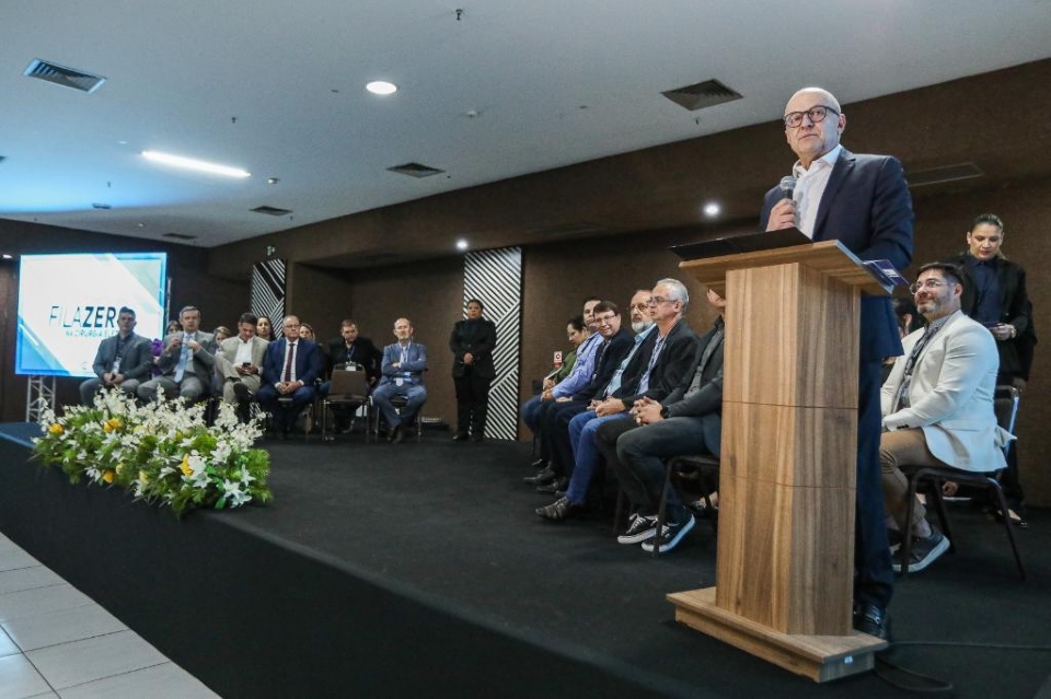 Pivetta cobra adeso de prefeitos a programa de cirurgias e secretrio garante que dinheiro no faltar