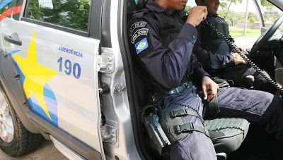 Polcia Militar prende motorista de ambulncia com pasta-base escondida na cueca