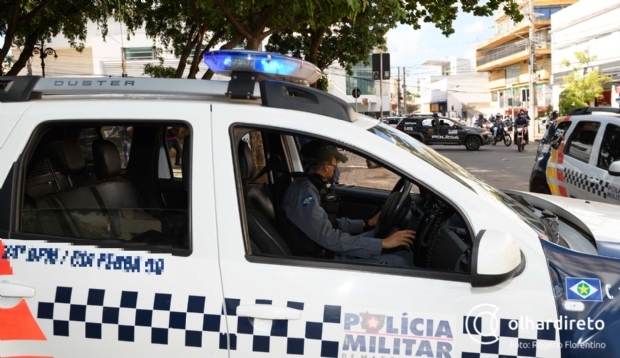 Dupla atira em mulher aps ela se recusar a acordar o marido