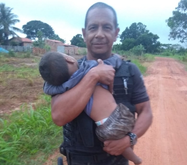 Abandonada, criana de um ano foi encontrada dormindo em matagal com irm ao lado