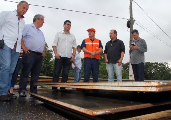 Interditada h quase 60 dias, ponte ser liberada s para carros pequenos por risco de desabamento