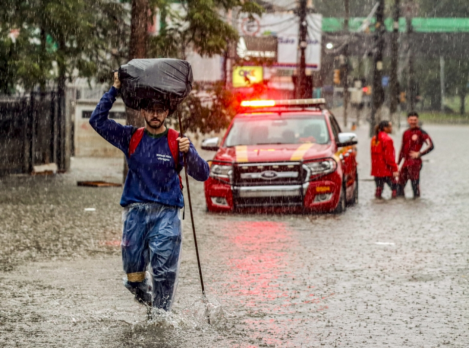 Foto de Porto Alegre durante enchentes de 2024