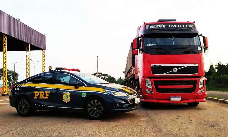 PRF persegue caminhoneiro a 120 km/h em rodovia de Mato Grosso; homem estava sob efeito de drogas
