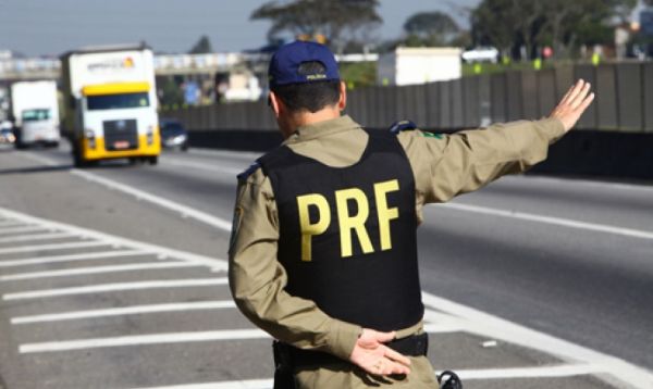 PRF prende nove motoristas embriagados durante o feriado e registra 17 acidentes com vtimas