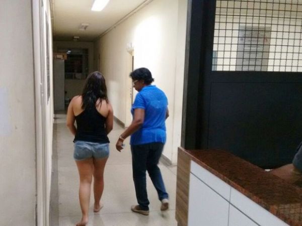 Aps levar tapa, mulher mata marido com facada no peito diante dos filhos