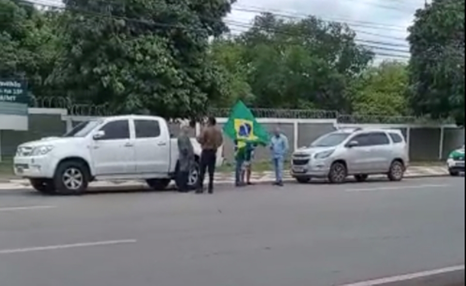 Bolsonaristas fazem concentrao na avenida do CPA para manifestao de apoio ao bloqueio de estradas; veja vdeo