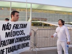 Mdicos de Cuiab protestam contra as pssimas condies da sade pblica